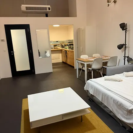Апартаменты Szip Loft Astoria 1- Downtown